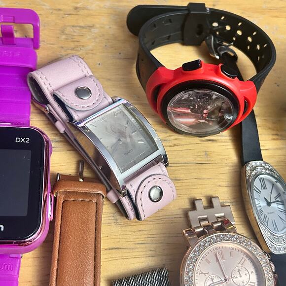 Assorted Watches Used Not Working For Parts Or Pieces lot 2 - Picture 6 of 8